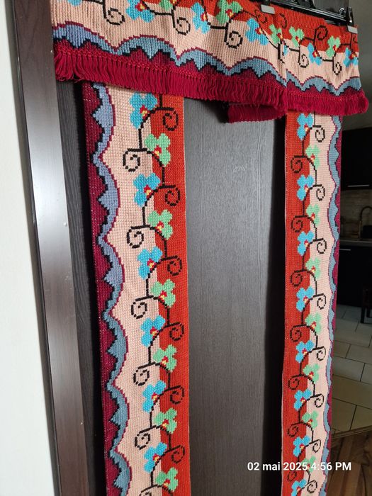 Draperii traditionale cusute manual