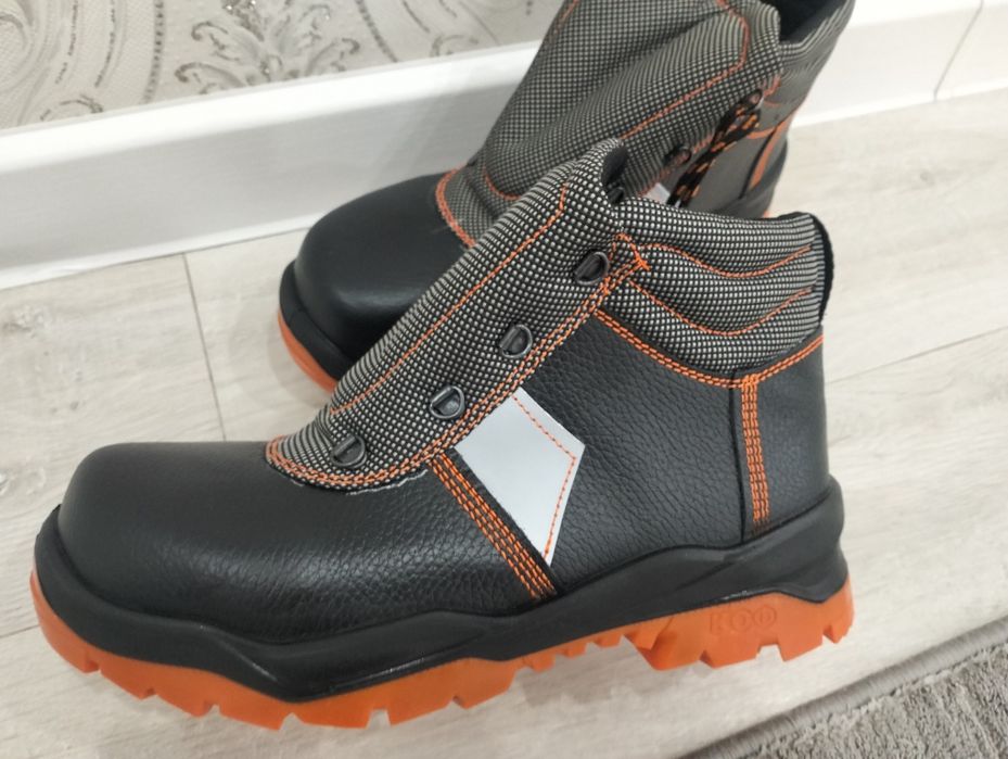 Продам ботинки новый размер 42