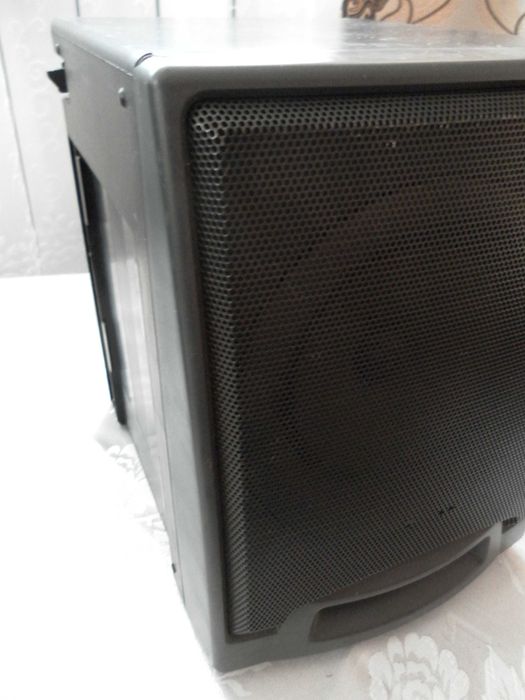 4 Boxe : 2 Aiwa , 1 Sharp , 1 din lemn