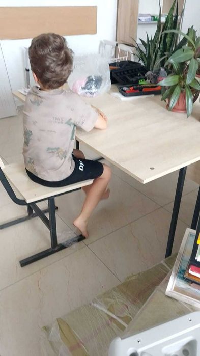 Парты школьные продам