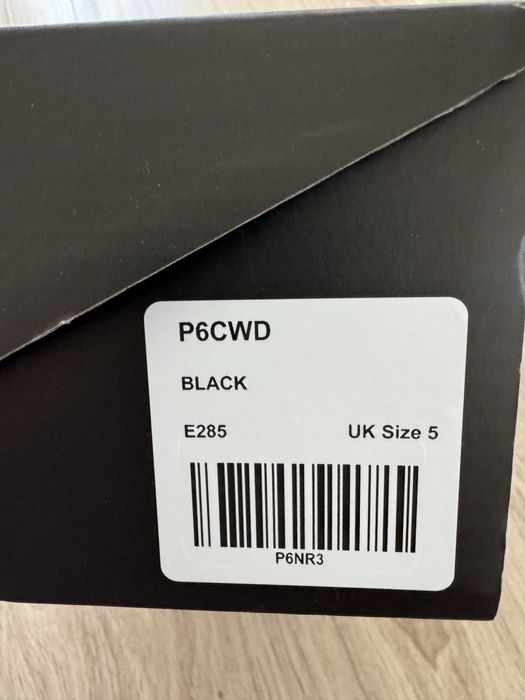 Черни Дамски обувки с интересен ток