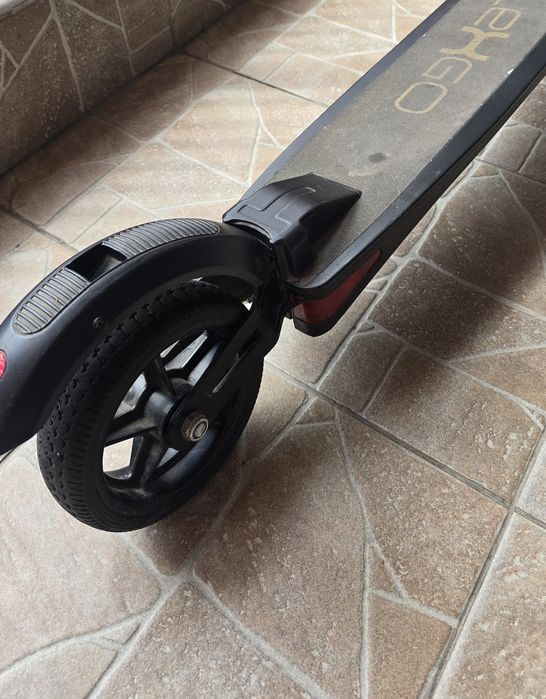 Trotinetă electrică 20 km/h – defectă, pentru piese sau reparație