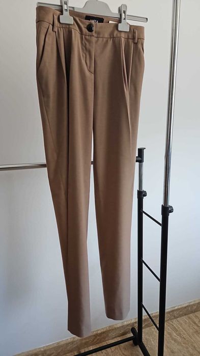 Pantaloni eleganți bej NISSA Basic mărimea 38 – office / casual
