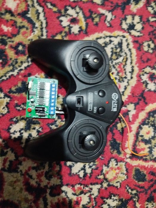 Mashina oyinchoqlar uchun boshqaruv pulti