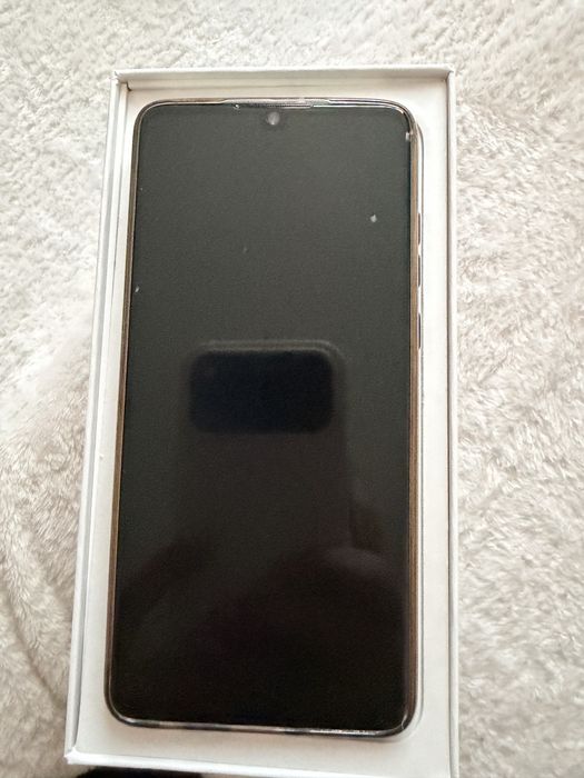 Iphone 14 plus de culoare alba, fara semne de uzura