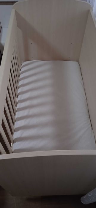 Бебешко легло 60 х 120 см и двулицев матрак Dormeo с мемори пяна