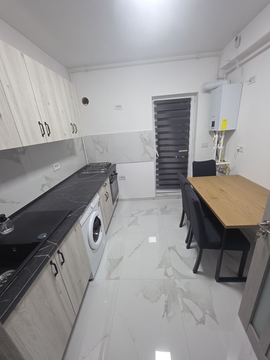 Inchiriez apartament,2 camere,bloc nou,crisul repede vis a vis de restaurantul" TRATTORIA"