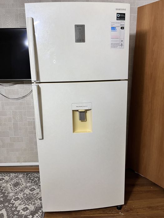 Большой холодильник б/у