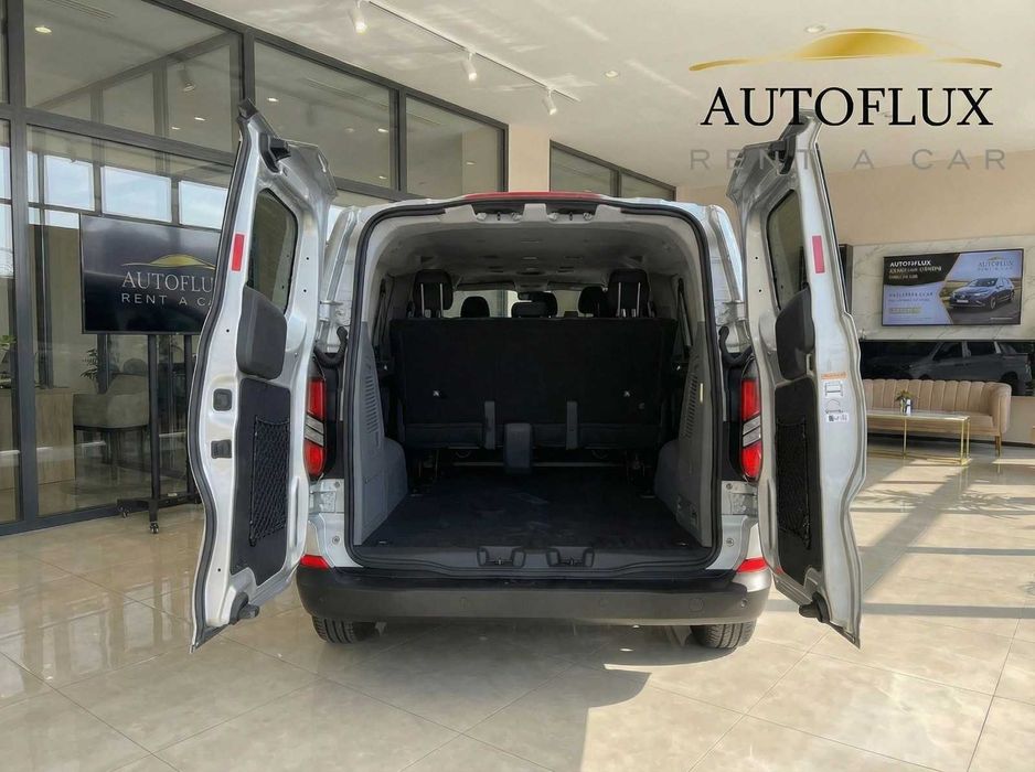 Ford Custom 8+1 2026 Bucuresti – Rezervă acum și pleci fără griji!
