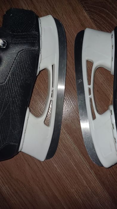 Продам коньки 35 размер