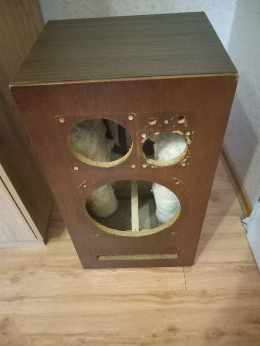 Продавам кутия за колони  Амфитон