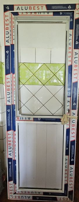 Продается алюминиевая дверь