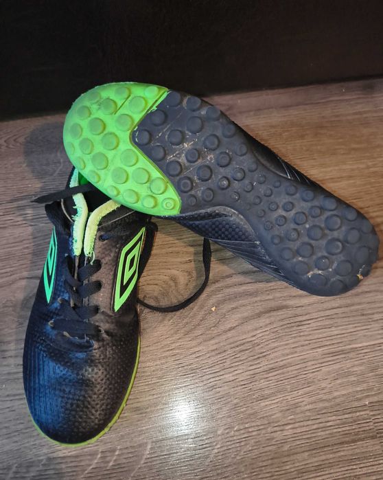 Обувки Umbro за футбол
