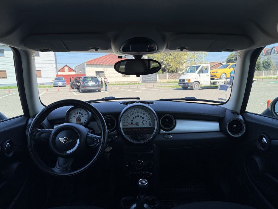 Mini Cooper One 2011. 1.6diesel. Schimb!