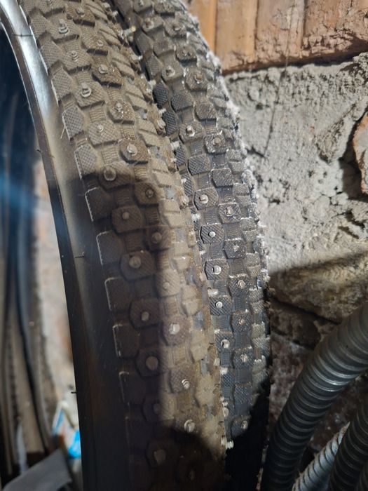 Покрышки зимние 26 , 24