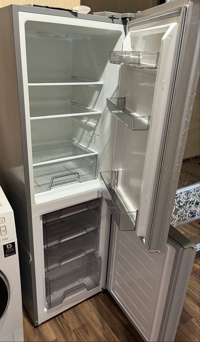 Холодильник серый        ,