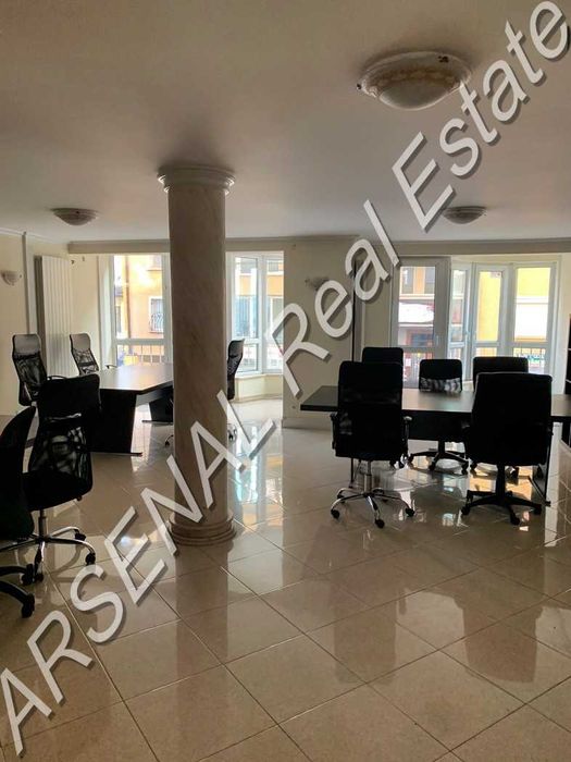 Офис под наем, Център