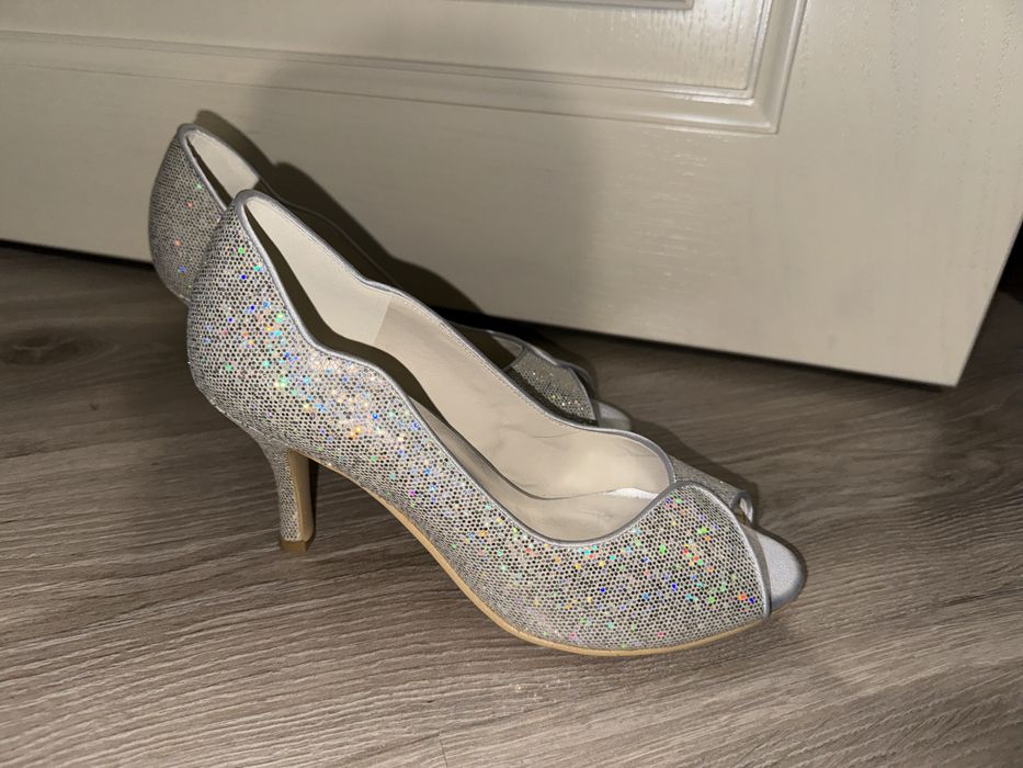 Новые туфли белые и бежевые