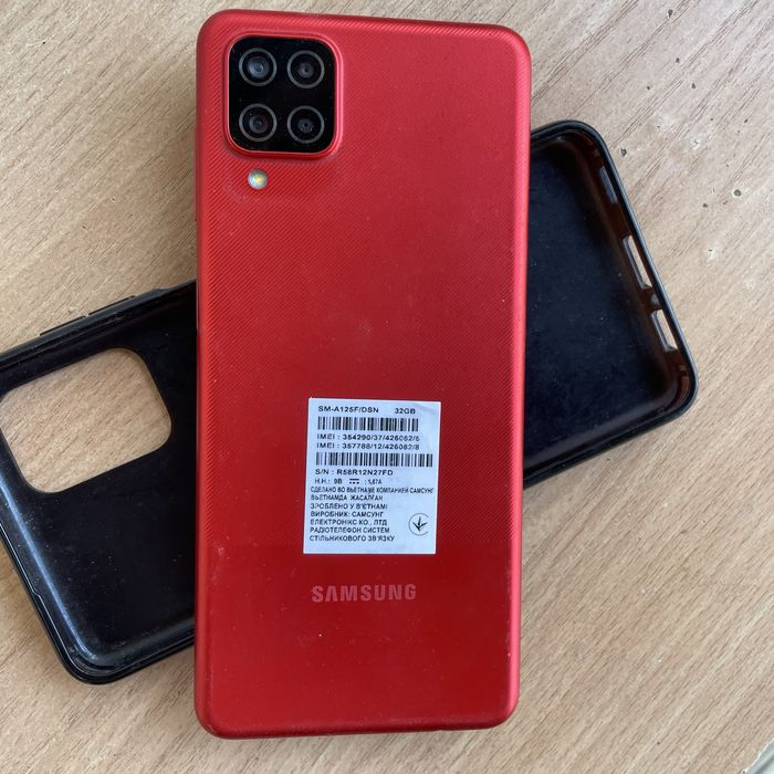 Продам Samsung A12. Почти новый.