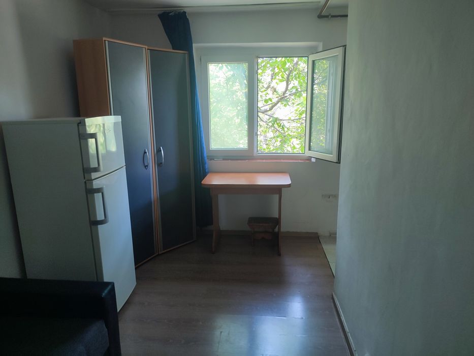 Închiriez garsonieră Sector 4