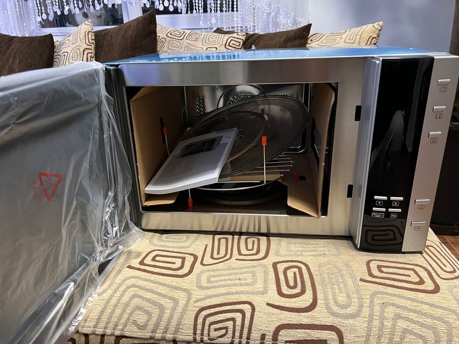 Cuptor cu microunde nou