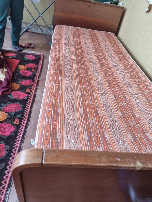 Продам кровать с тумбой