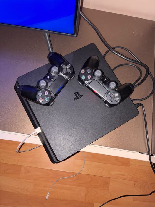 PS 4 slim 1 terra si 2 console
