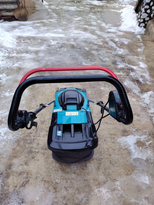 Mașina de tuns gazon electrică Makita