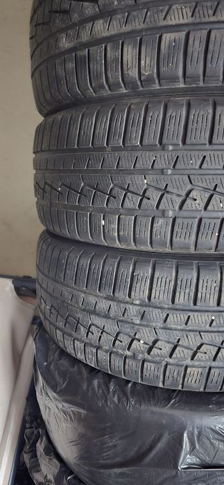 Vand anvelope iarna 225 55 r17 Yokohama