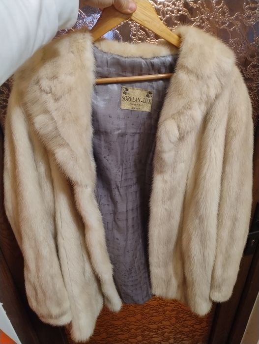 Vând haina de blana nurca