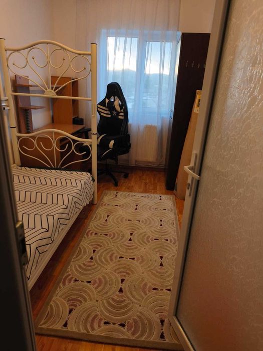 Apartament 3 camere de închiriat