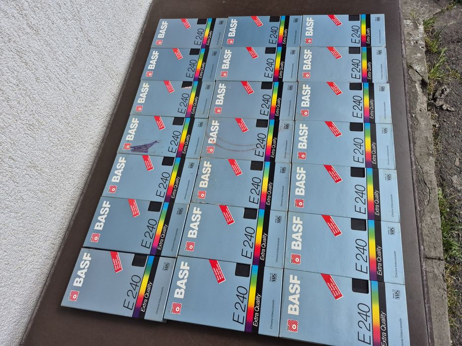 Vând 21 casete video VHS originale Basf de 240 minute colectie de filme diferite genuri 

- Lot 80 casete video VHS originale Basf, cu colecție de fil