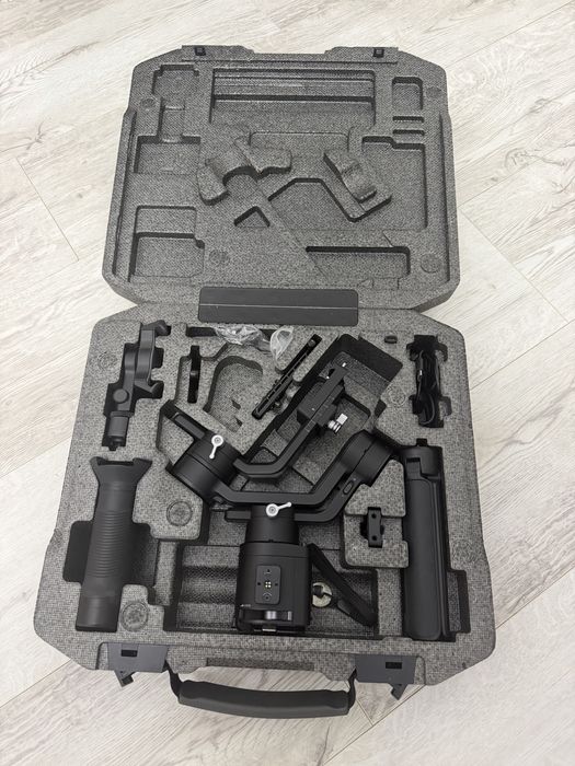 DJI Ronin SC Stabilizator Gimbal pe 3 Axe