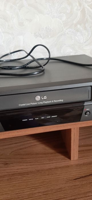 Видеомагнитофон LG BL152W