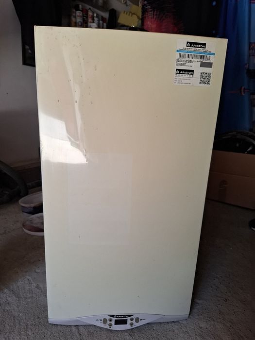 Vând 2 centrale de apartament defecte