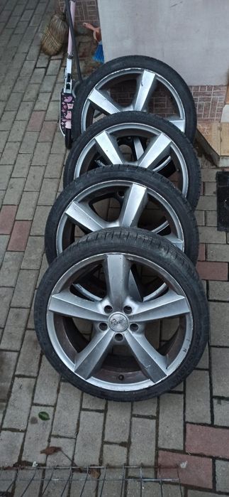 Vand jenti cu cauciucuri vara 225 35 18 si 275 40 2