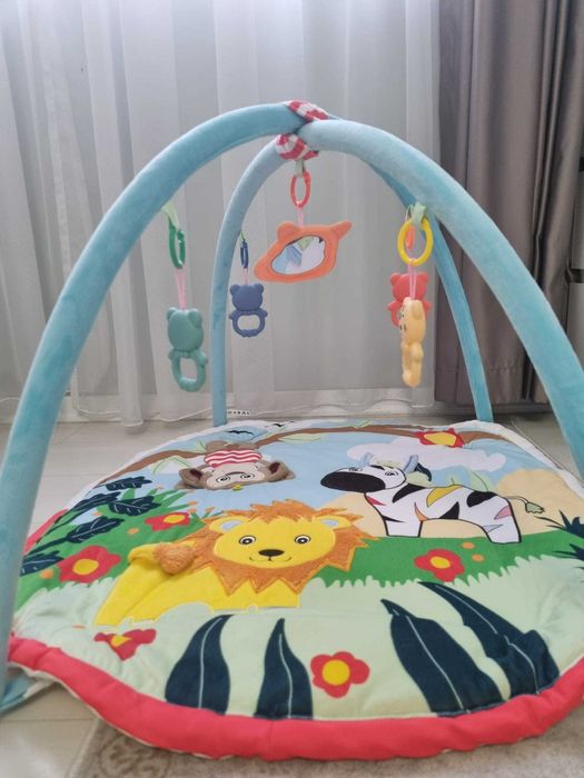 Antemergator bebe + Centru de joaca + PINGUIN de plus cu sunete albe