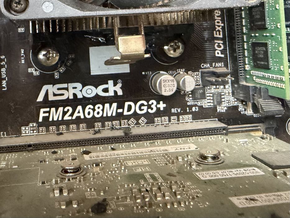 Genesis Titan 700 компютър