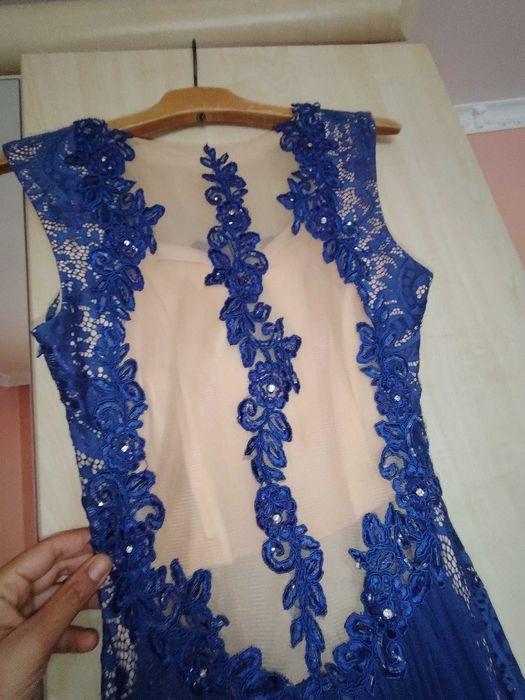 Официална много ефектна рокля