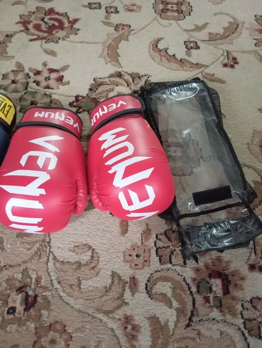 Боксерские перчатка новый