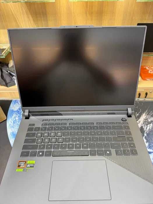 Noutbuk ASUS Rog Strix G16 Ryzen 9 8940HX RTX5070 16/1TB 16.0" WUXGA