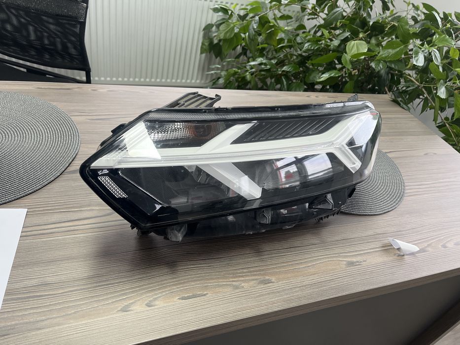 far stanga dacia logan 2023