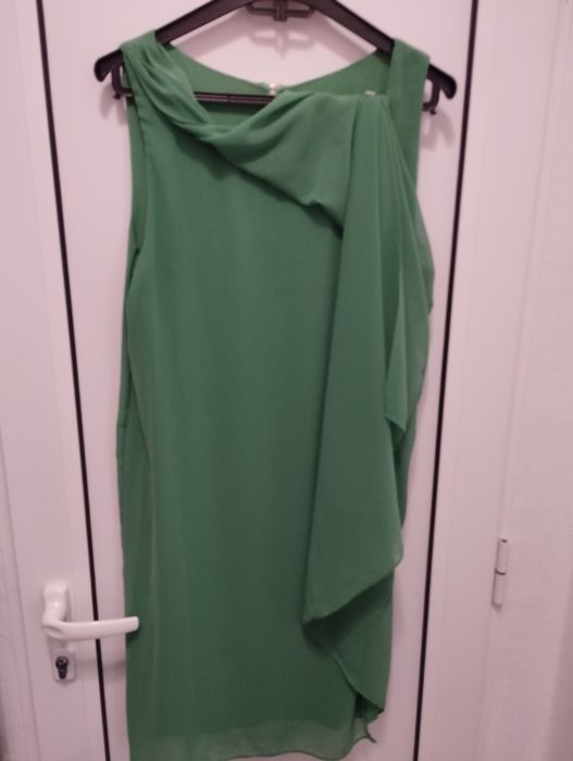 Стилна официална рокля без ръкави