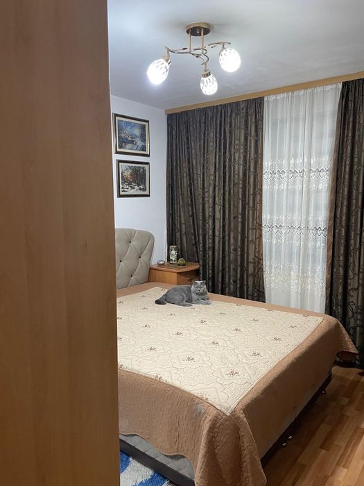 Vând apartament 3 camere girdu