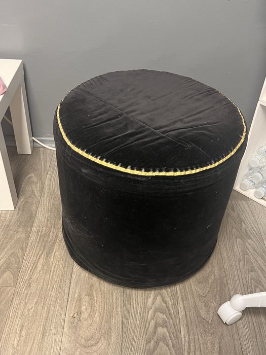 Табуретки и маса