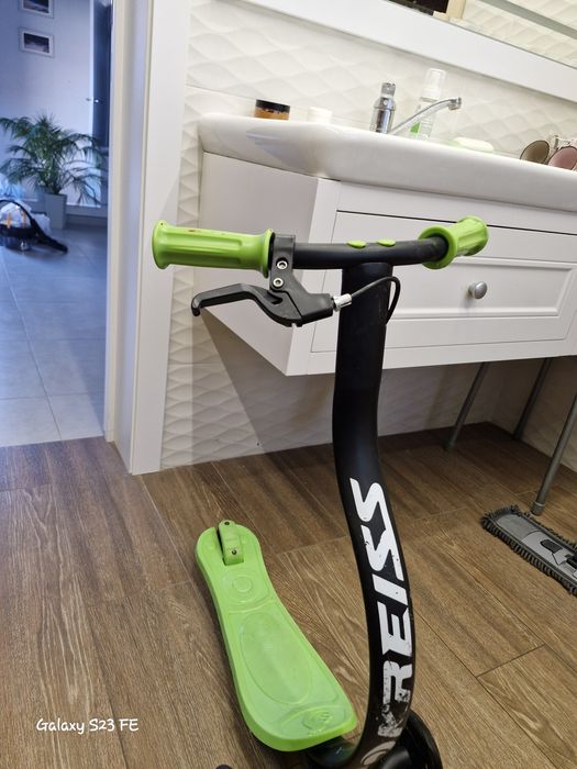 Продам детский самокат, с тормозами