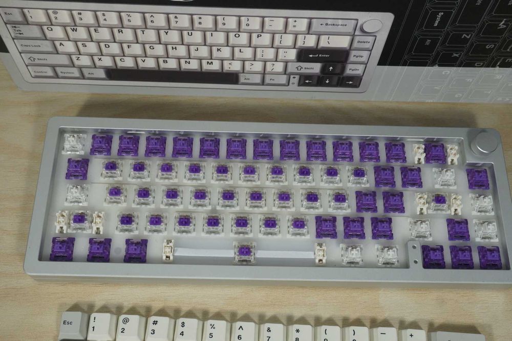 65% Безжична механична клавиатура Yunzii AL66 Изцяло метална Knob RGB