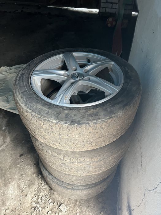 Продам диски 205*55 r16 с летней резиной. Подходят на хендай, киа