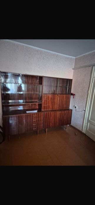 Отдам шкаф и серванты