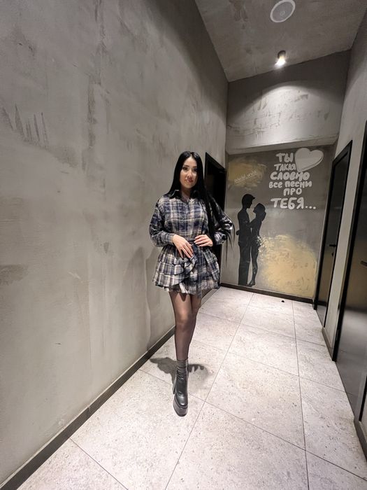 Продам красивое трендовое платье с баской